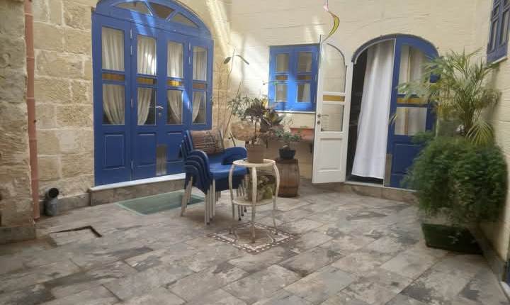 Mosta - Converted 3 Bedroom House of Character + Pool + Courtyard + Carport