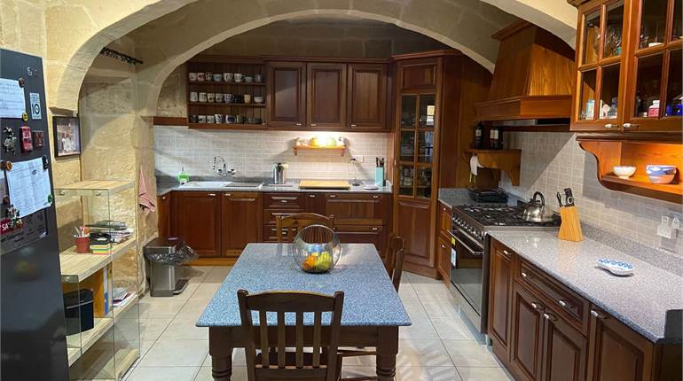 Luqa - 4 Bedroom HOC including 2 car semi basement garage