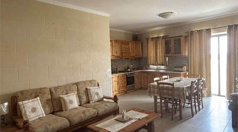 Gozo Ghajnsielem: Three bedroom FURNISHED APARTMENT/GARAGE