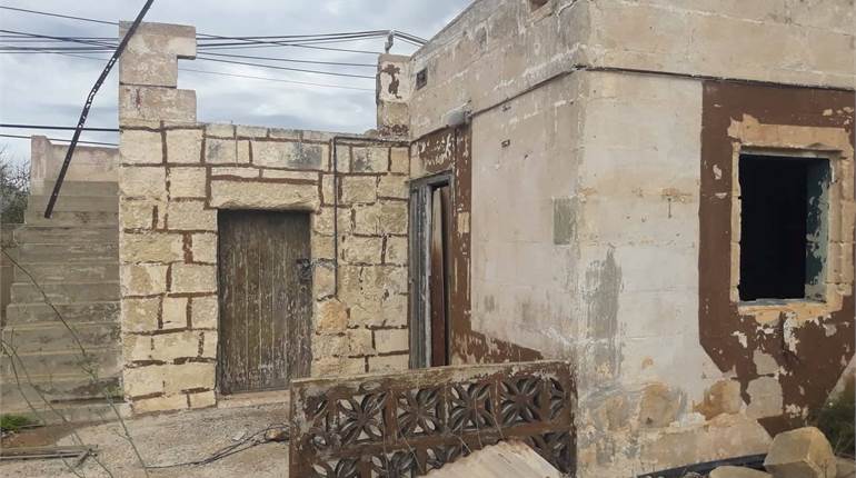 Naxxar, 4 tumoli of agriculture land with rooms